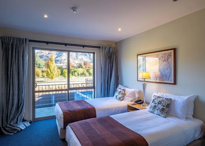 Oakridge Aparthotel 4*