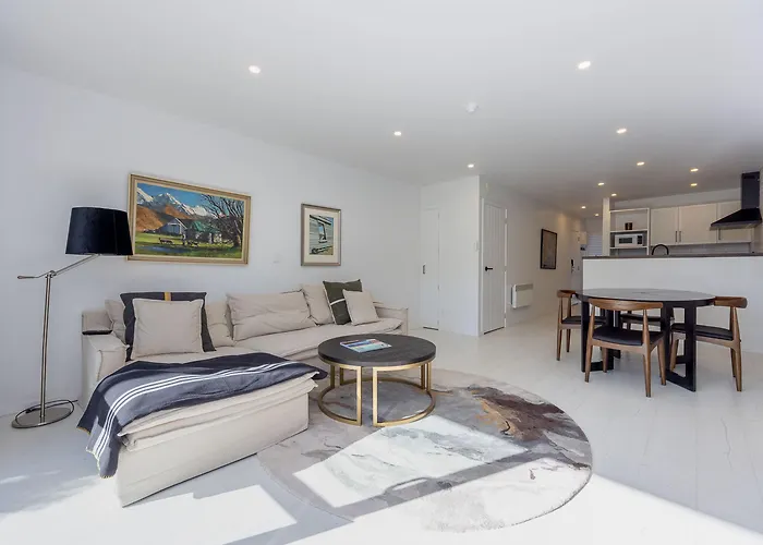 Oakridge Aparthotel