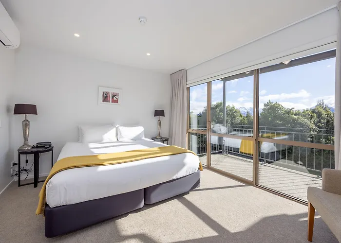 Oakridge Aparthotel 4*