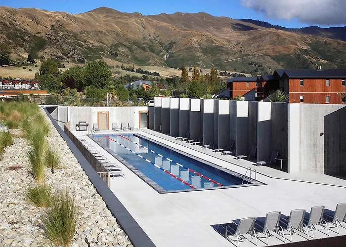Oakridge Aparthotel 4*